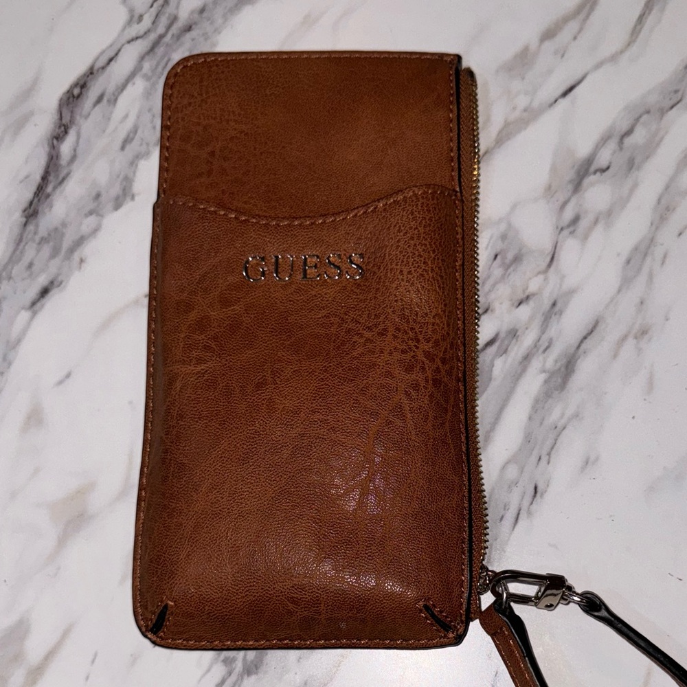 Guess wallet clutch wristlet has strap with clip for keys or to attach to purse - Picture 6 of 7